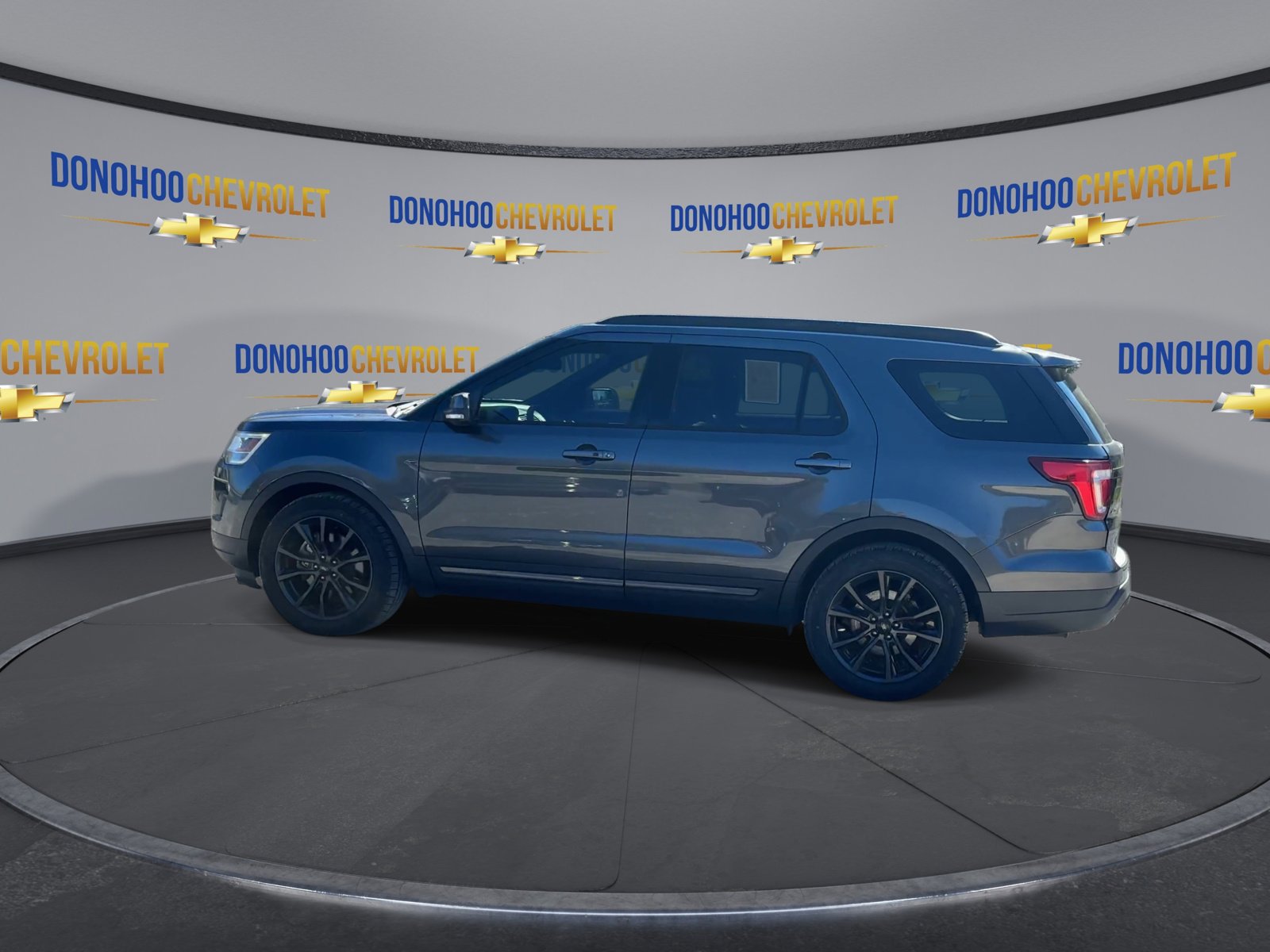 Used 2018 Ford Explorer XLT w/ Equipment Group 202A image 7