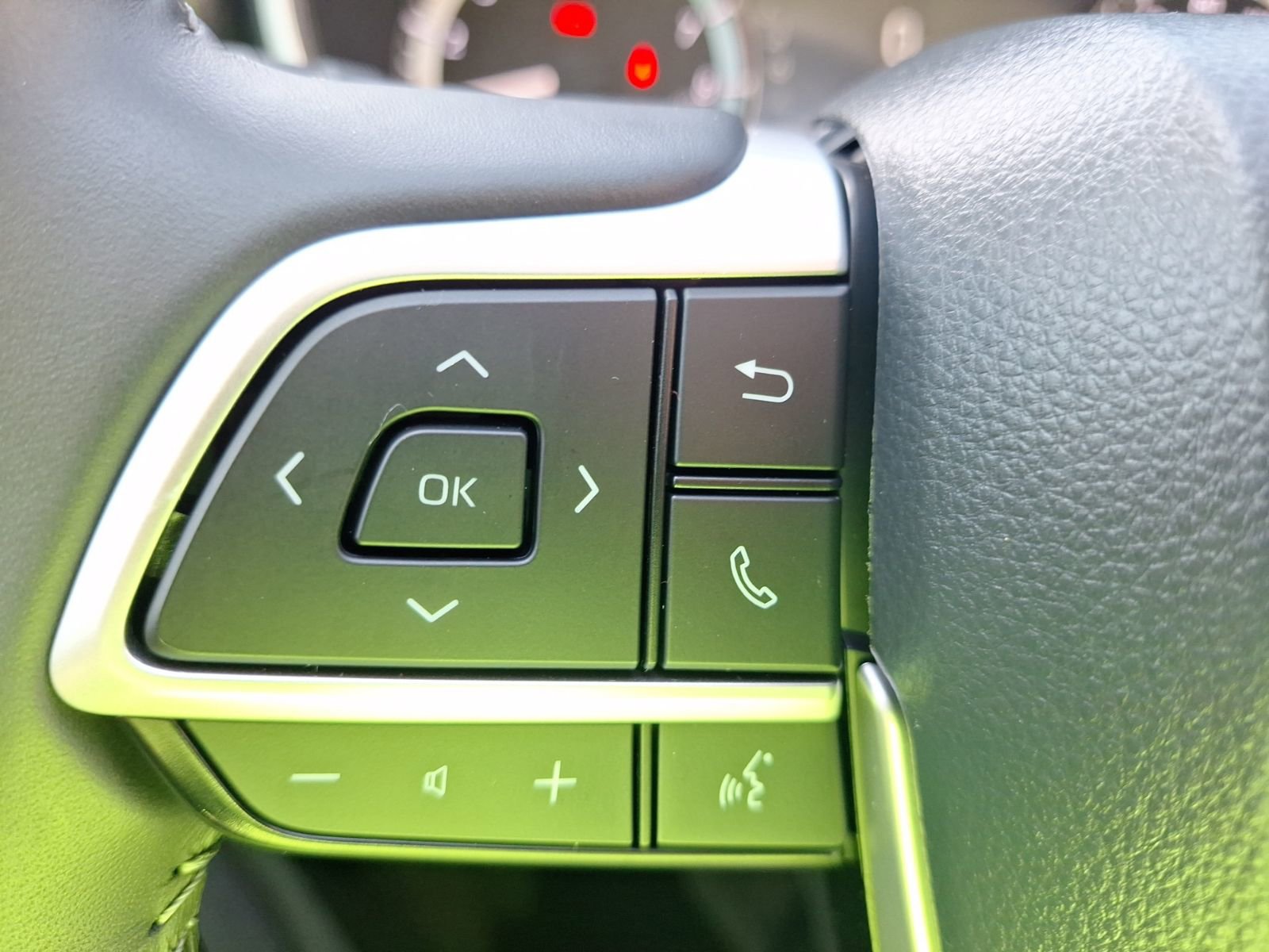 Used 2024 Toyota Highlander XLE FWD image 22