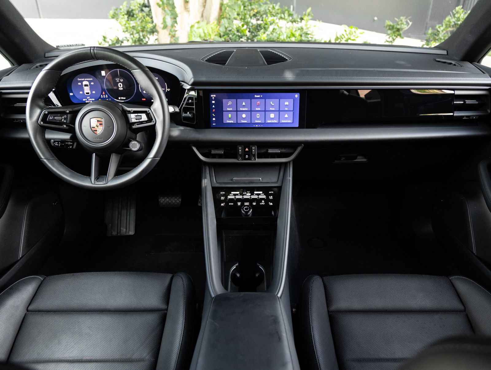 Certified 2025 Porsche Macan Electric RWD image 12