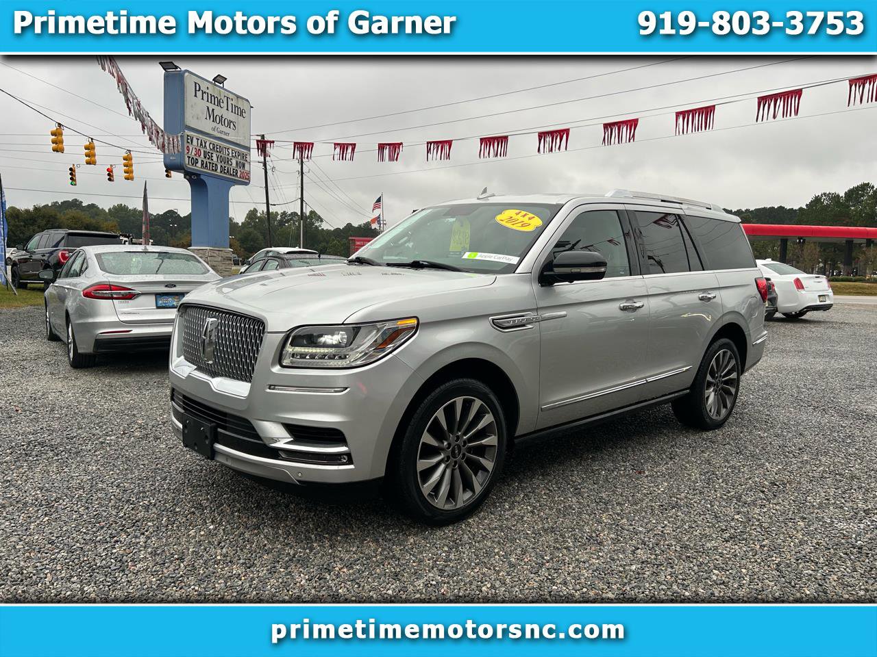 Used 2019 Lincoln Navigator Select image 1