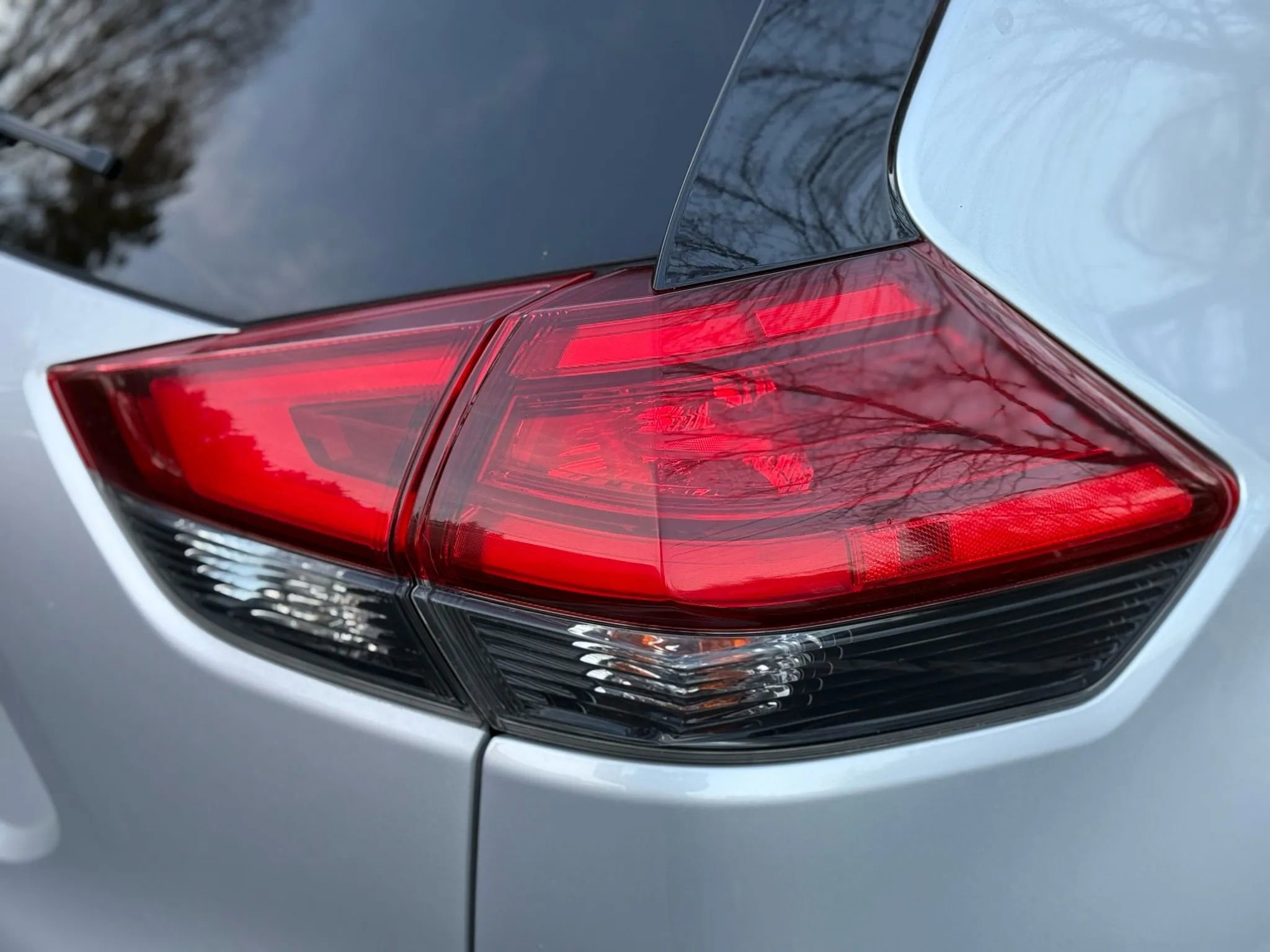 Used 2017 Nissan Rogue SV w/ SV Premium Package image 18