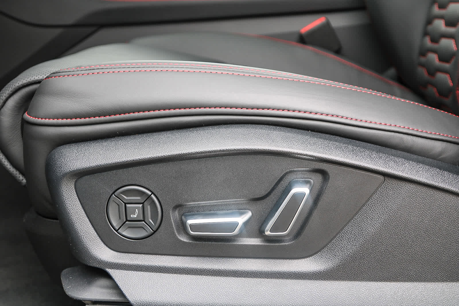 New 2025 Audi RS Q8 performance image 22