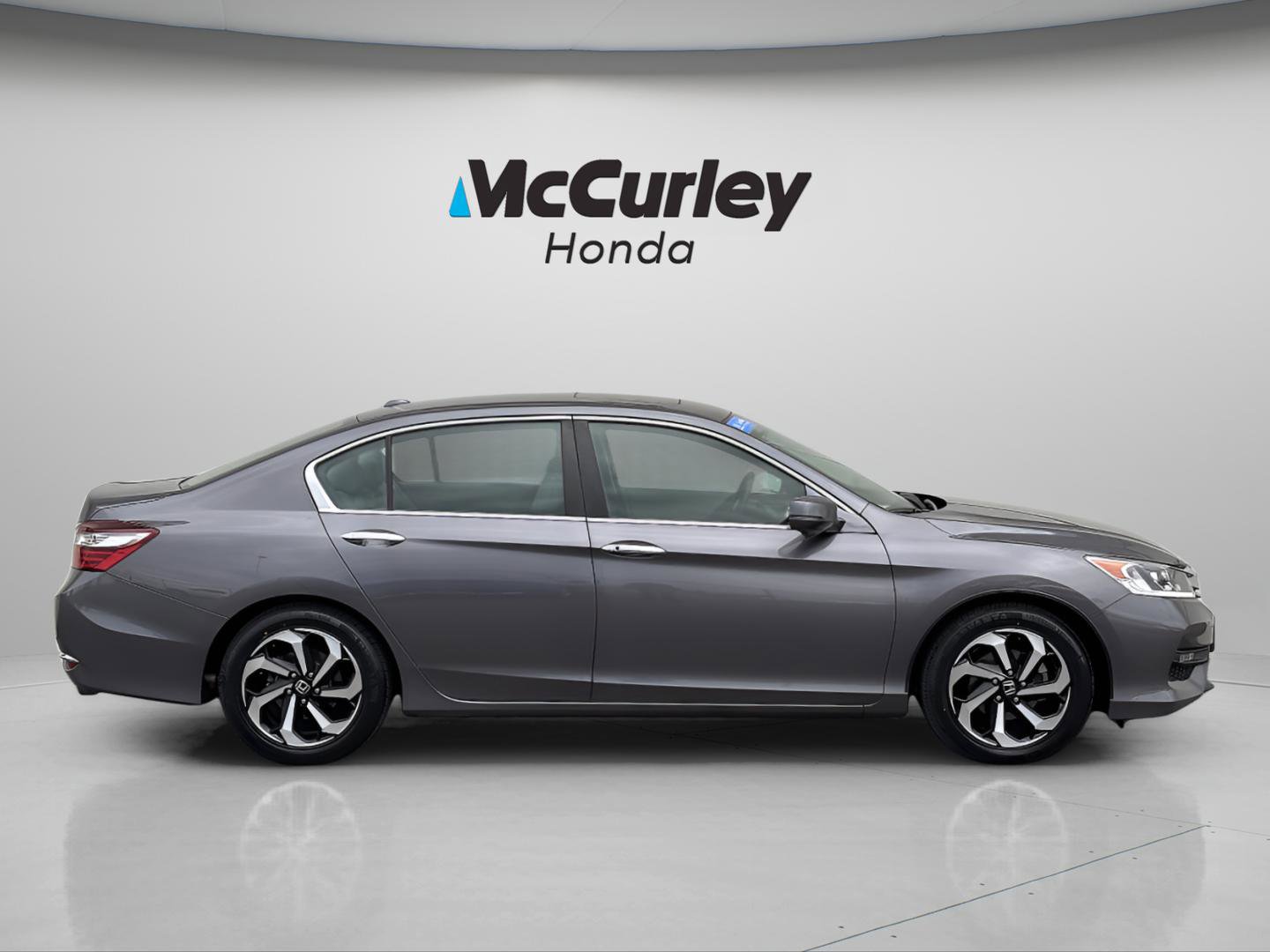Certified 2017 Honda Accord EX-L image 2