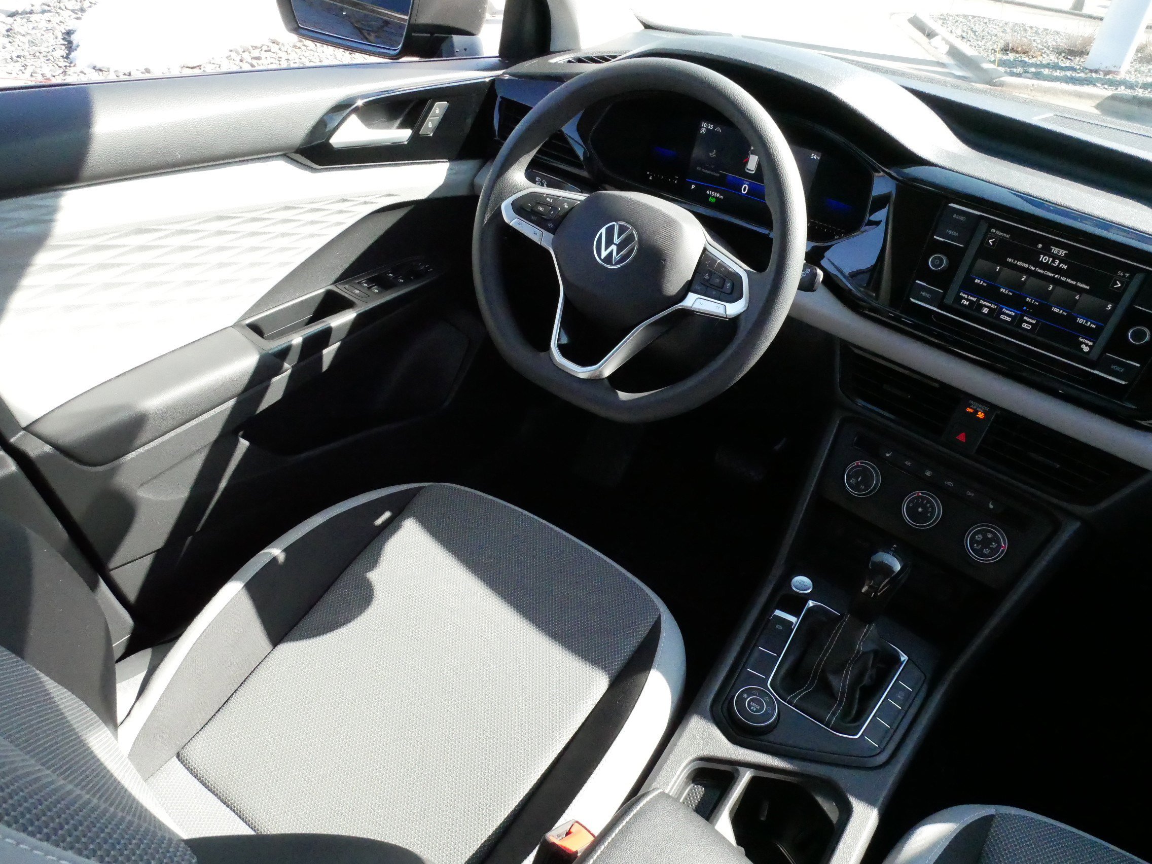 Used 2022 Volkswagen Taos S image 9