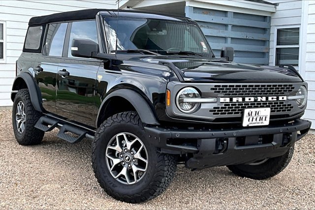 Used 2024 Ford Bronco Badlands image 3