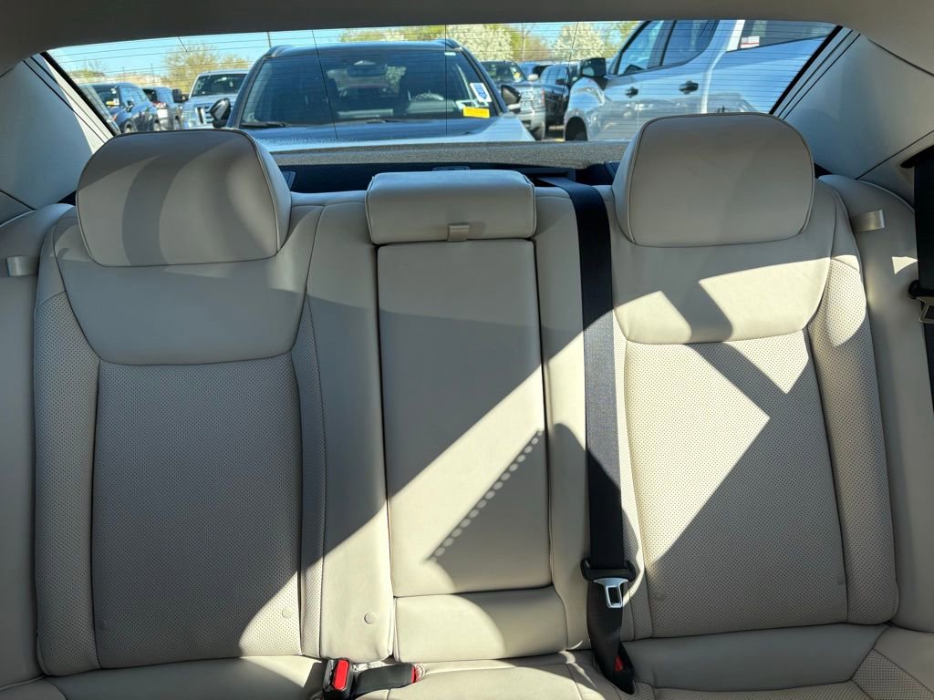 Used 2022 Chrysler 300 Touring L w/ Comfort Group AWD/4WD image 8