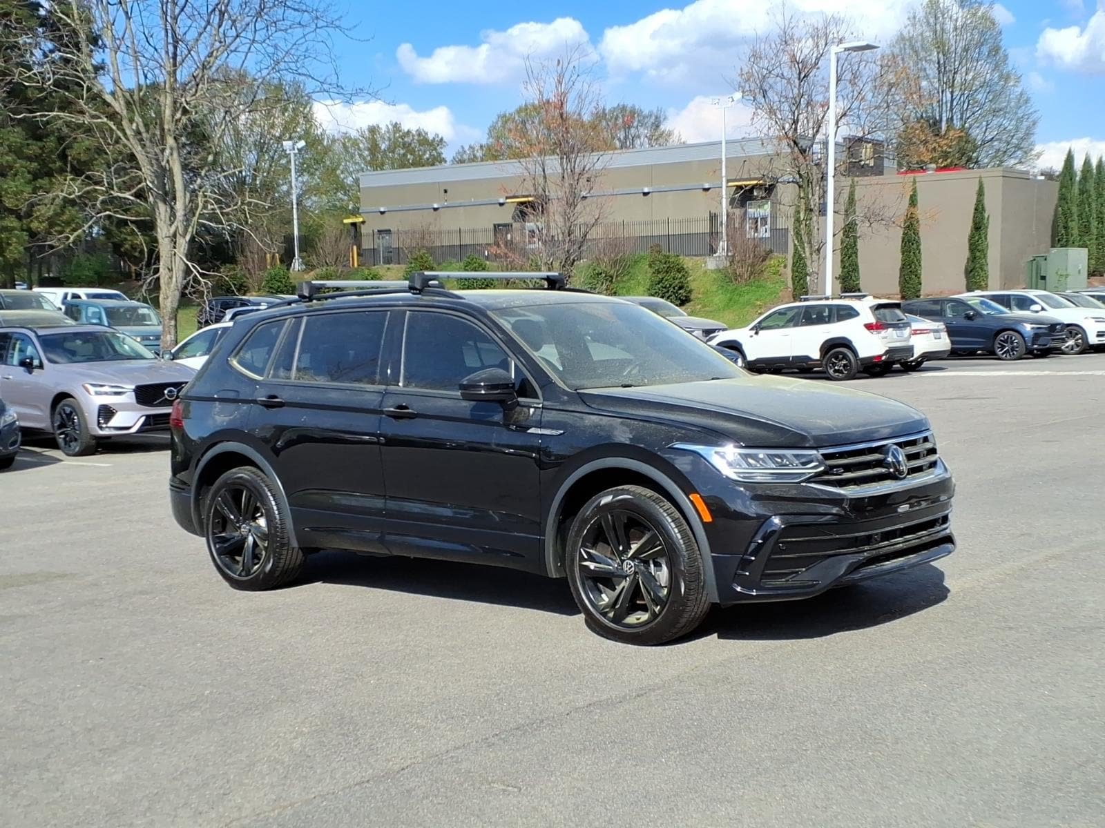 Used 2024 Volkswagen Tiguan SE R-Line FWD image 1