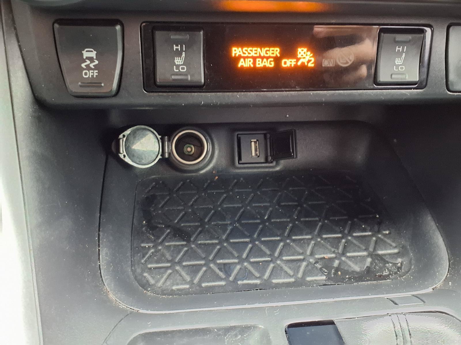 Used 2020 Toyota RAV4 XSE AWD/4WD image 9