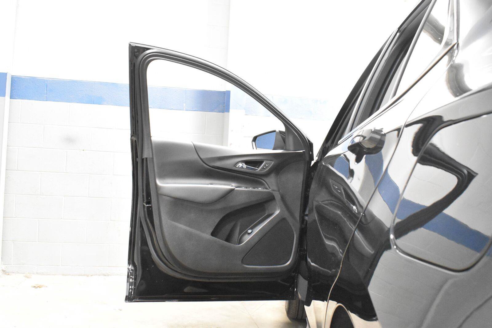 Used 2024 Chevrolet Equinox LT w/ LPO, Floor Liner Package FWD image 9