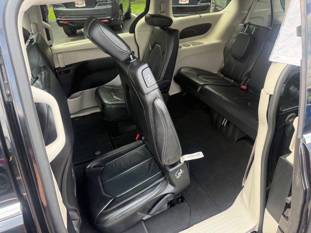Used 2022 Chrysler Pacifica Touring-L AWD/4WD image 35