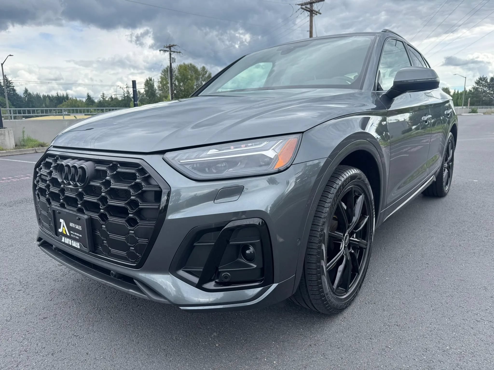Used 2023 Audi Q5 e Prestige w/ Prestige Package AWD/4WD image 4