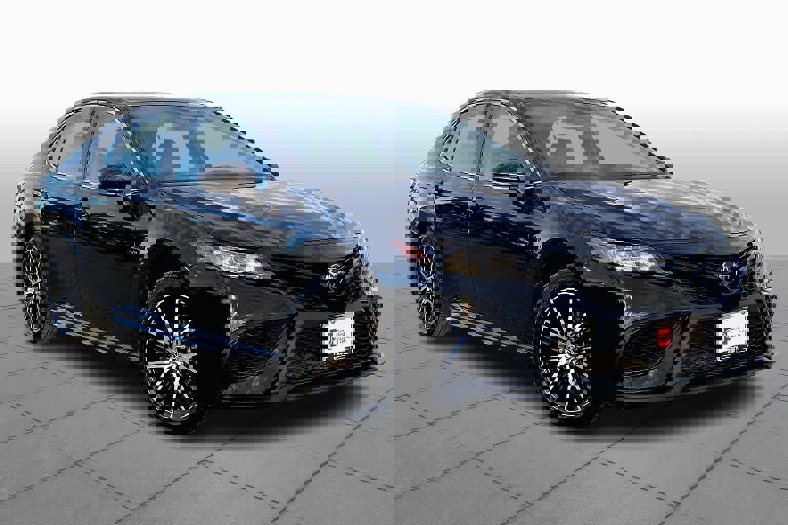 Used 2024 Toyota Camry SE image 2