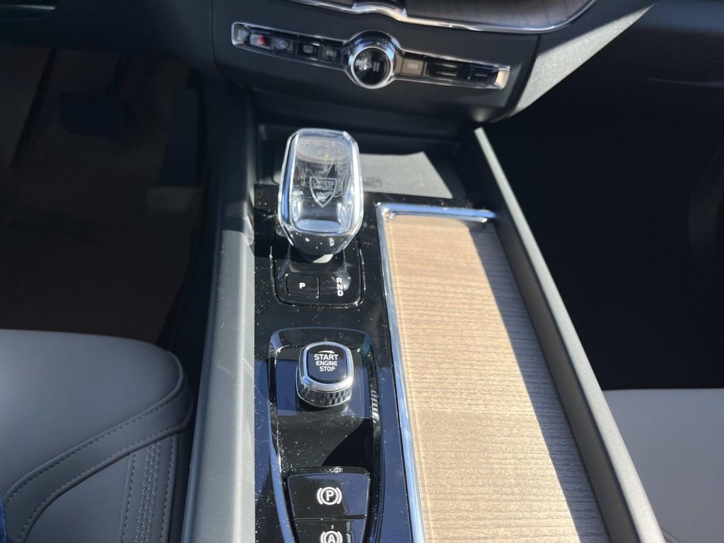 New 2026 Volvo XC60 B5 Plus w/ Climate Package image 31