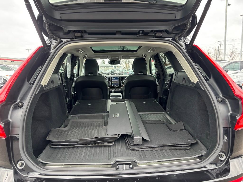 Used 2024 Volvo XC60 B5 Plus w/ Climate Package image 27