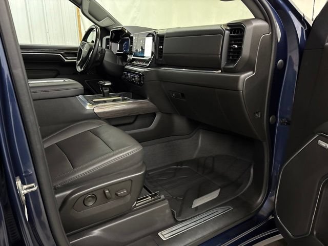 Used 2022 Chevrolet Silverado 1500 LTZ w/ LTZ Convenience Package II AWD/4WD image 29