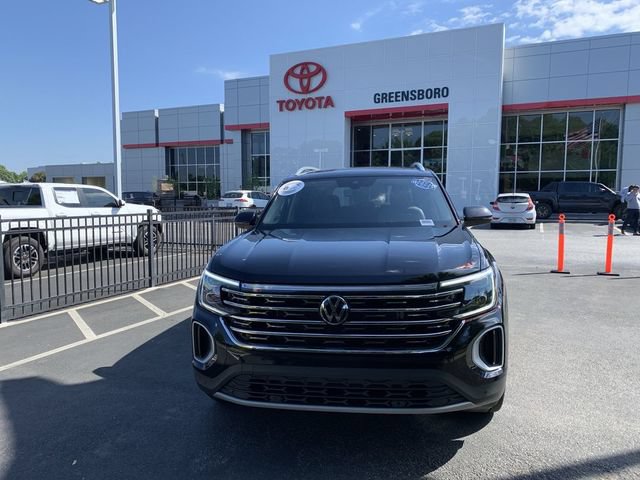 Used 2025 Volkswagen Atlas SEL AWD/4WD image 3