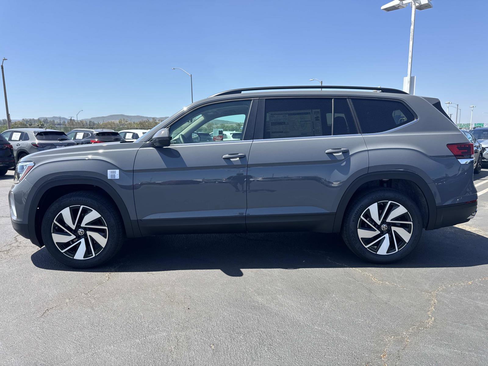 New 2026 Volkswagen Atlas SE FWD image 2