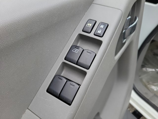 Used 2014 Nissan Frontier SV image 16