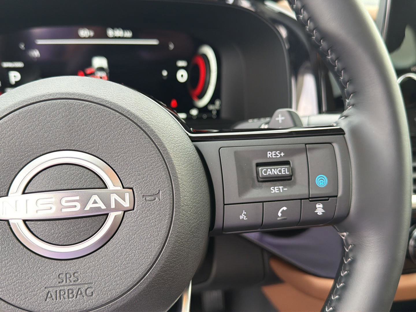 Used 2025 Nissan Pathfinder Platinum FWD image 24