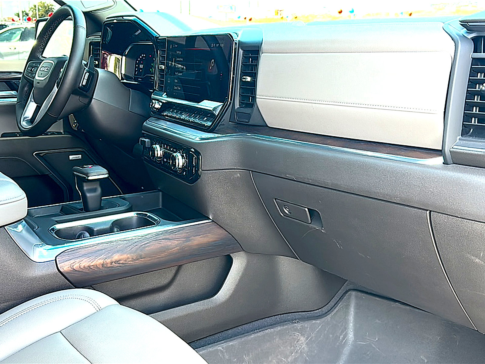 Used 2025 GMC Sierra 1500 SLT AWD/4WD image 24