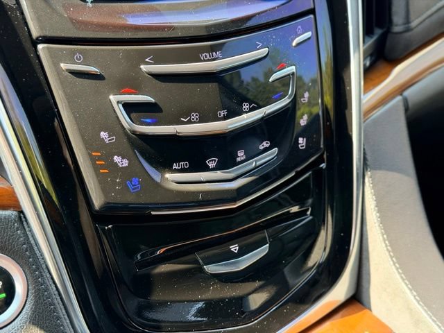 Used 2018 Cadillac Escalade ESV Premium Luxury AWD/4WD image 17