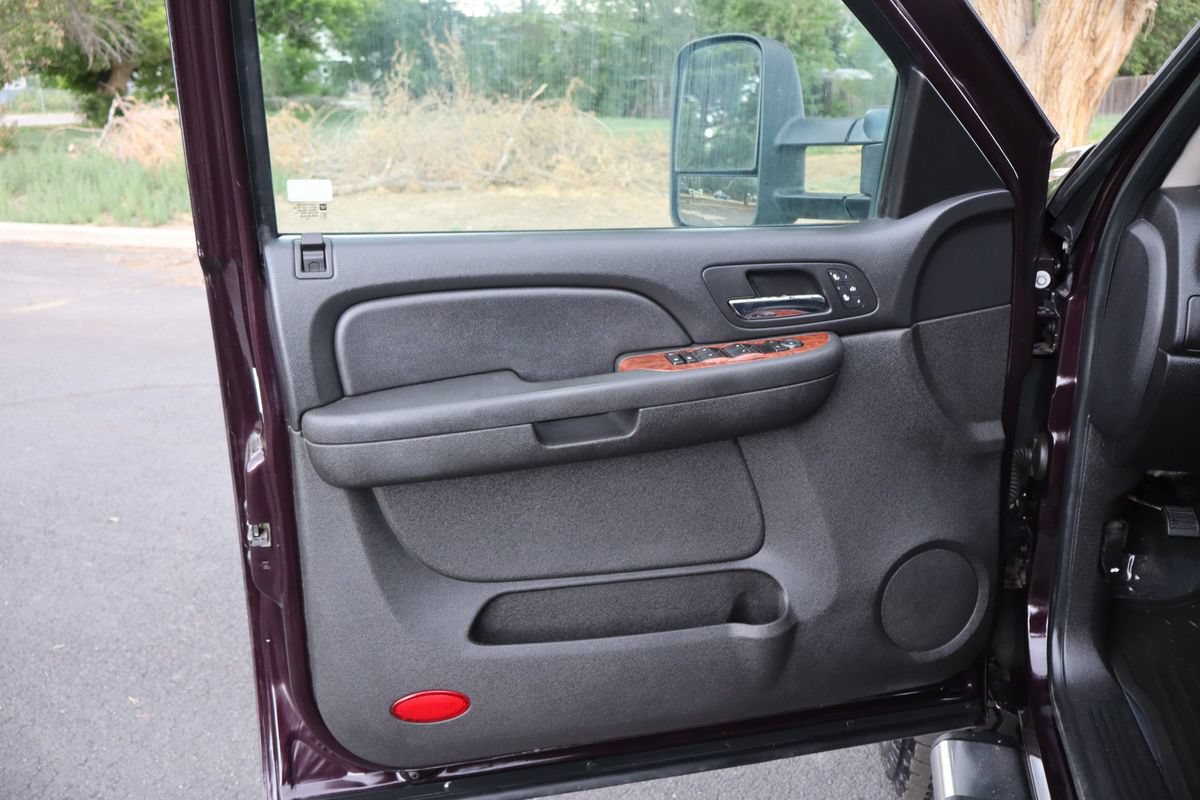 Used 2008 Chevrolet Silverado 2500 LTZ w/ Safety Package AWD/4WD image 23