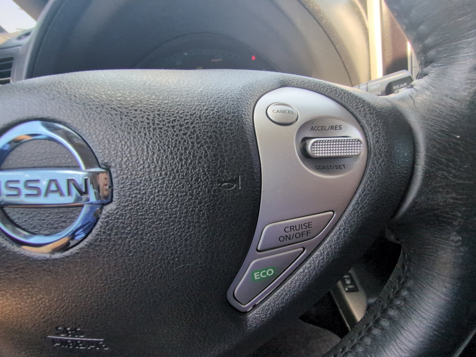 Used 2013 Nissan Leaf SL w/ Premium Pkg FWD image 23