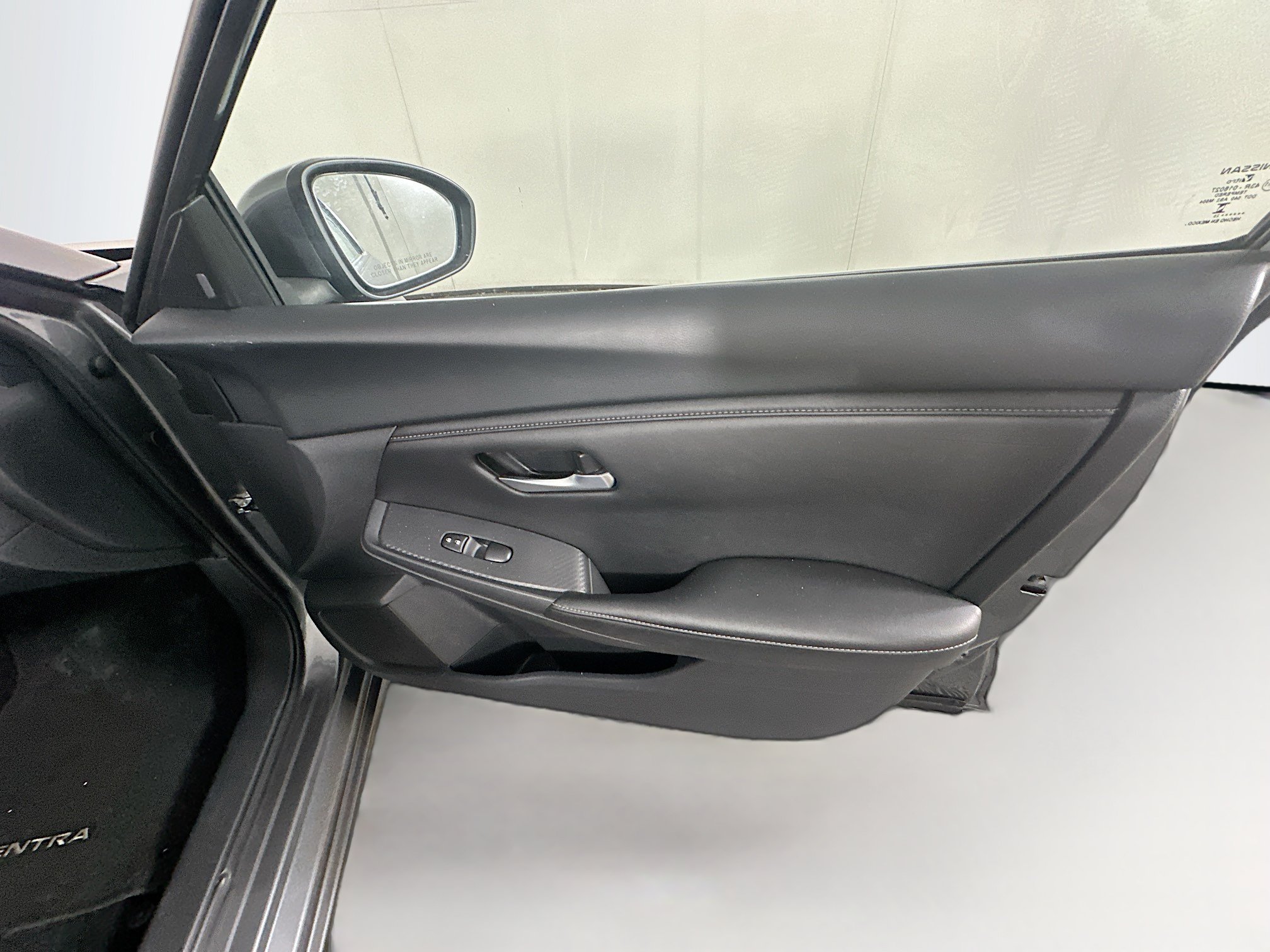 Used 2025 Nissan Sentra SV FWD image 30