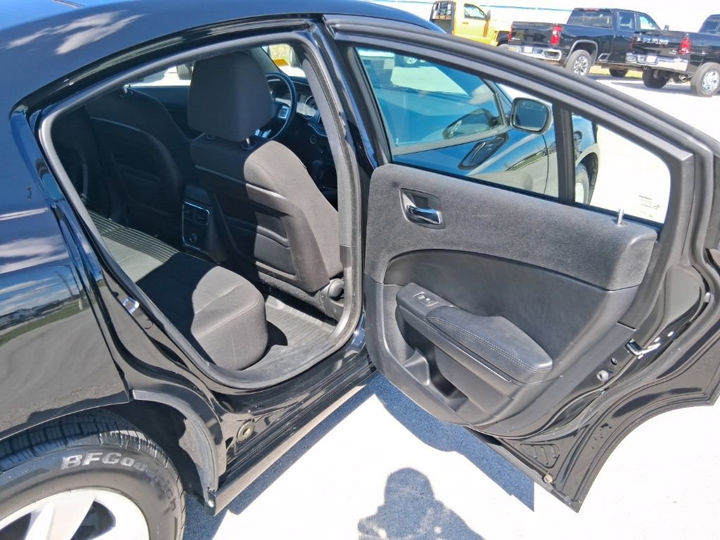 Used 2013 Dodge Charger SE RWD image 21
