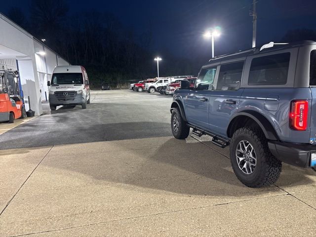 Used 2024 Ford Bronco Badlands image 8