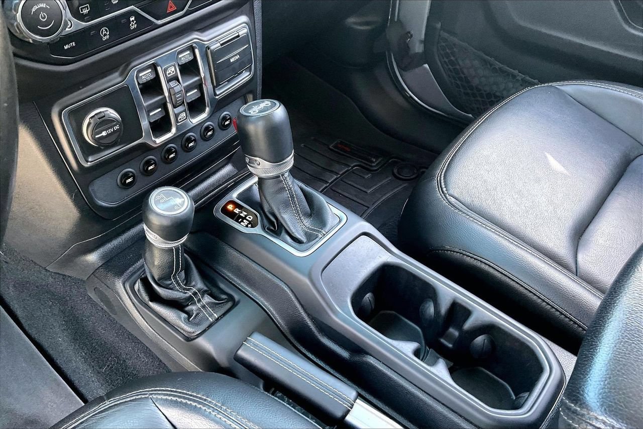 Certified 2018 Jeep Wrangler Unlimited Sahara AWD/4WD image 31
