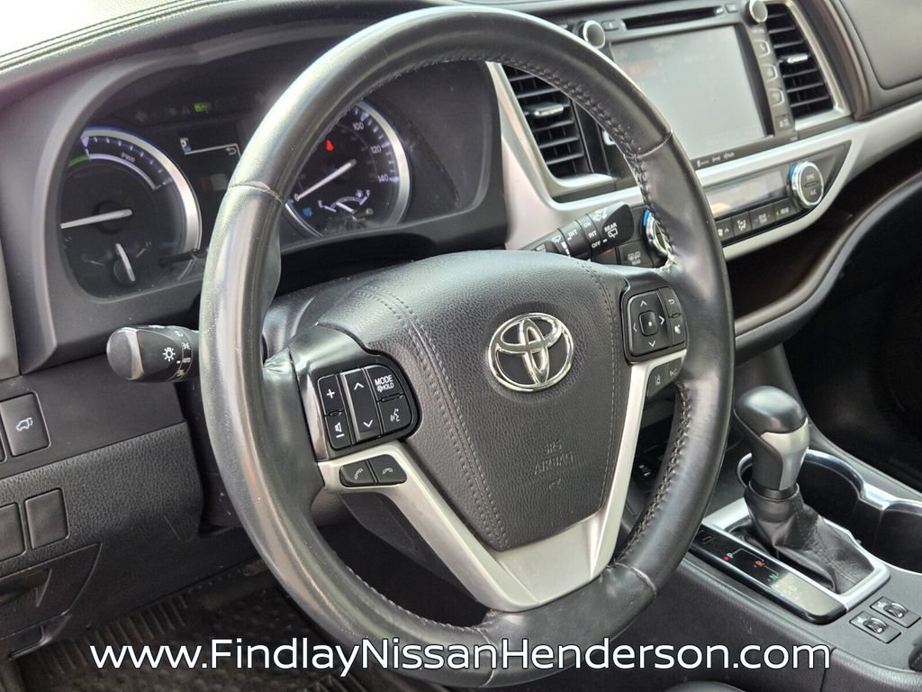 Used 2019 Toyota Highlander XLE AWD/4WD image 24