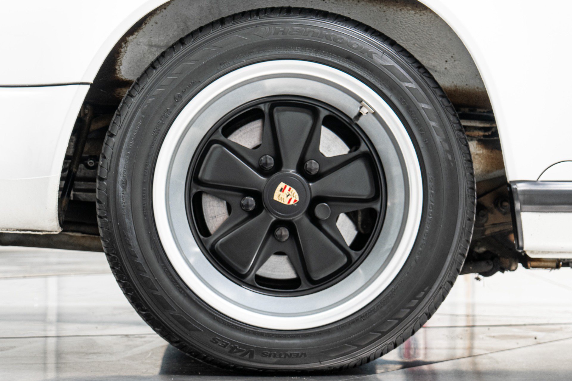 Used 1989 Porsche 911 Carrera RWD image 43