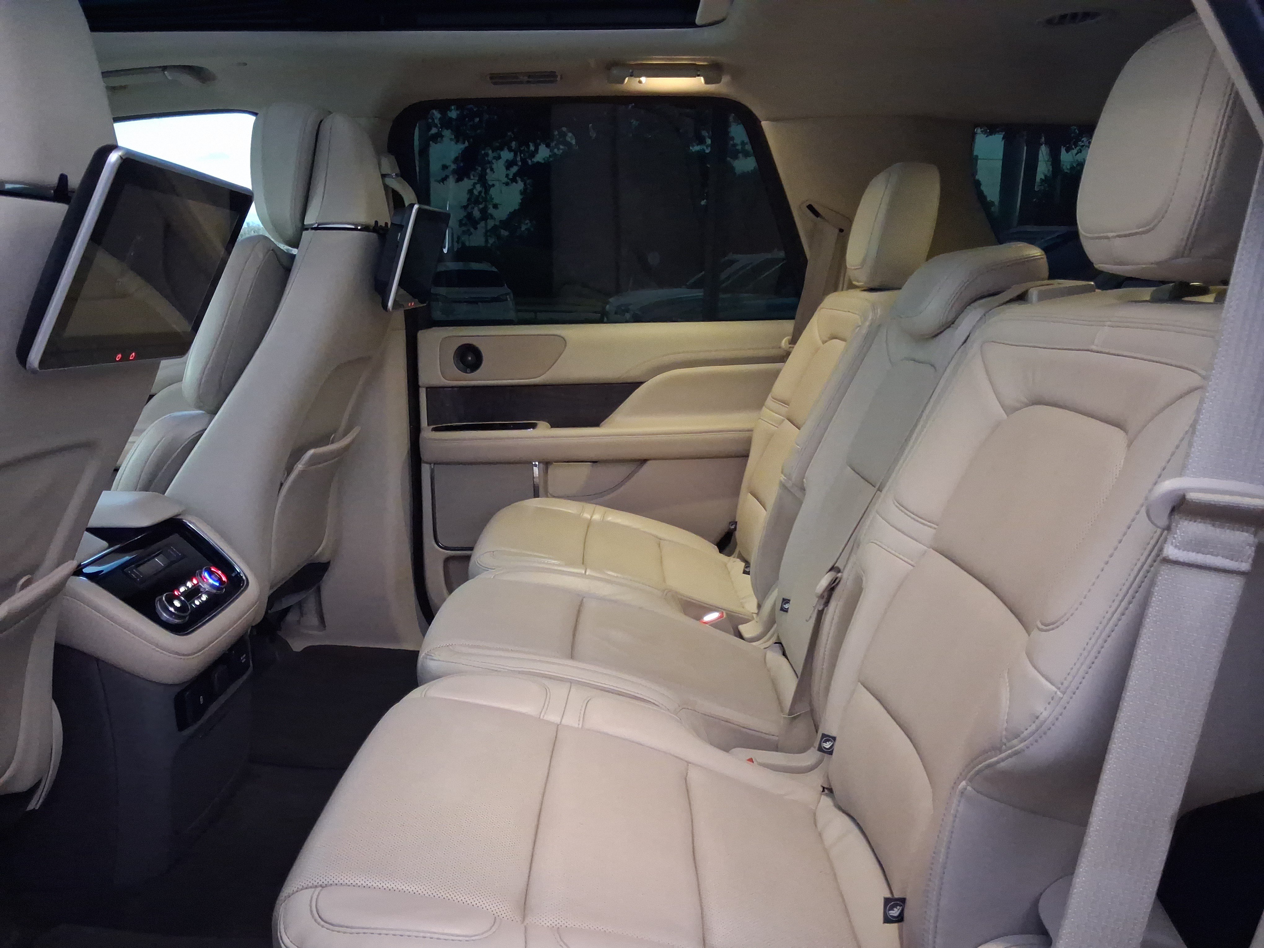 Certified 2021 Lincoln Navigator Reserve RWD image 6