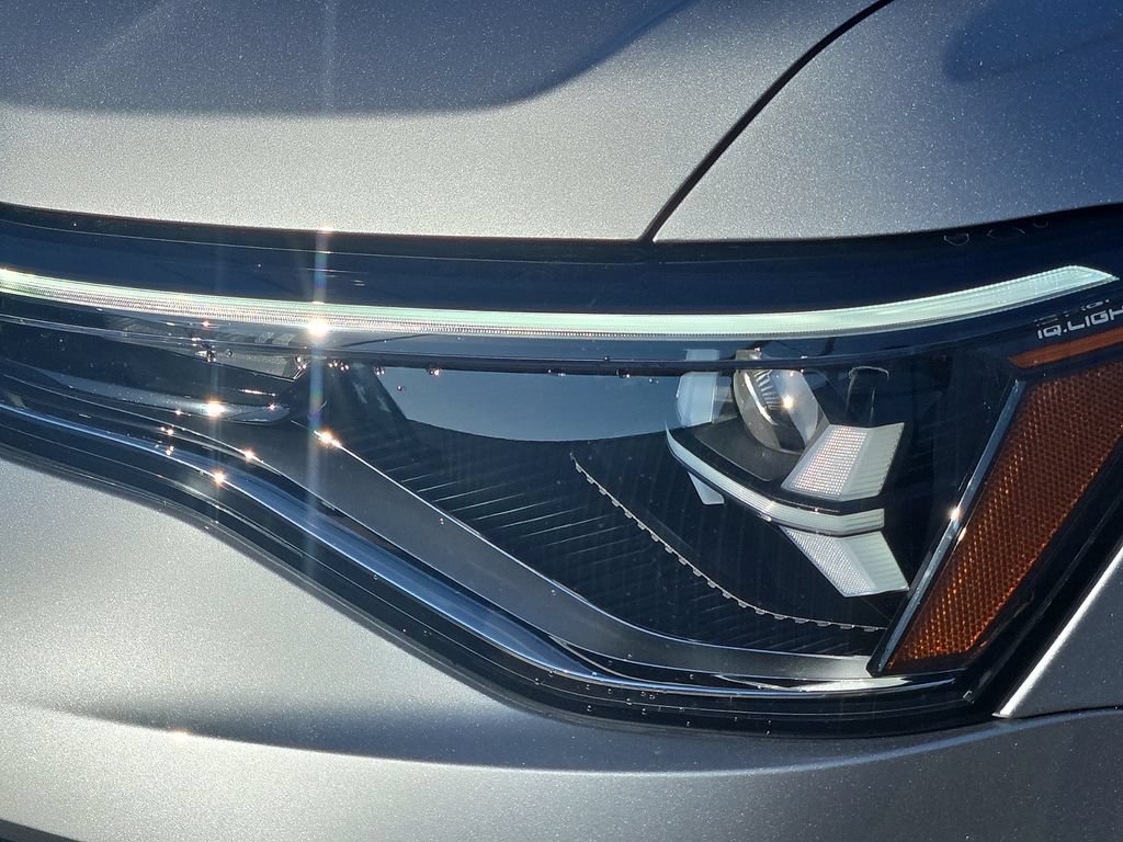 New 2026 Volkswagen Taos SE FWD image 7