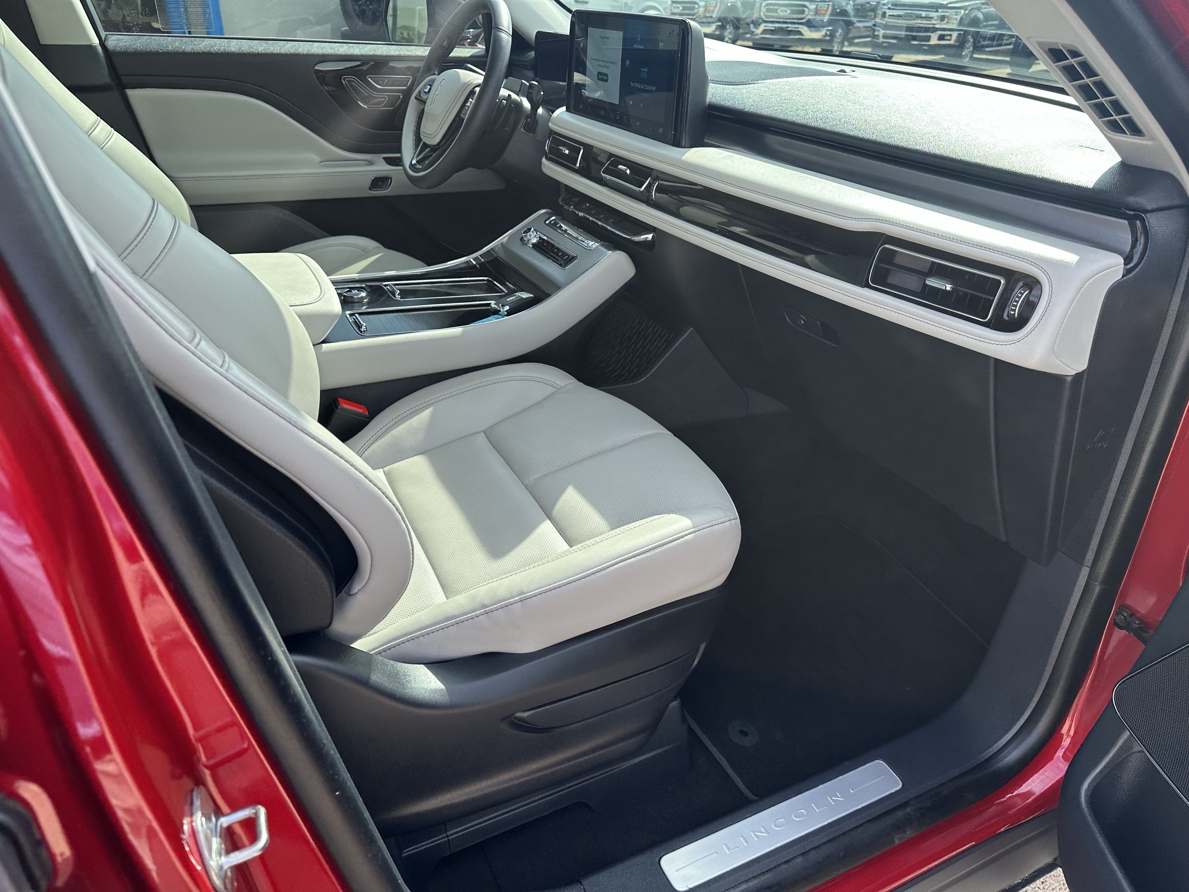 Used 2026 Lincoln Aviator 2WD image 11