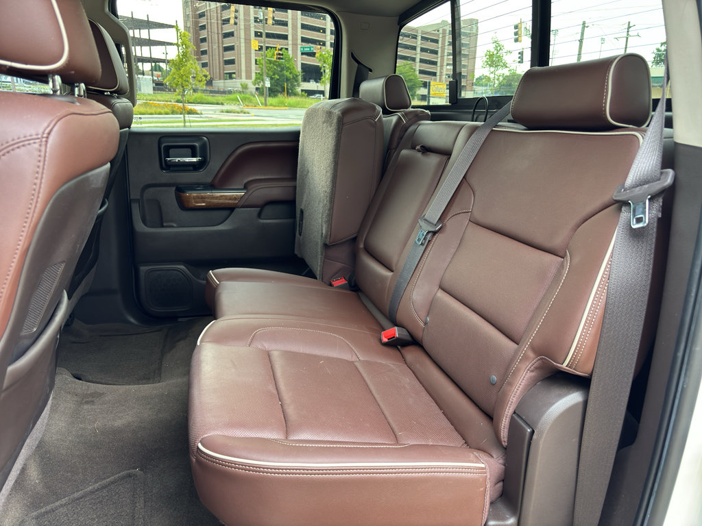 Used 2015 Chevrolet Silverado 1500 High Country w/ High Country Premium Package AWD/4WD image 13