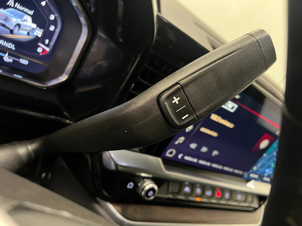 Used 2025 GMC Sierra 1500 SLT image 46