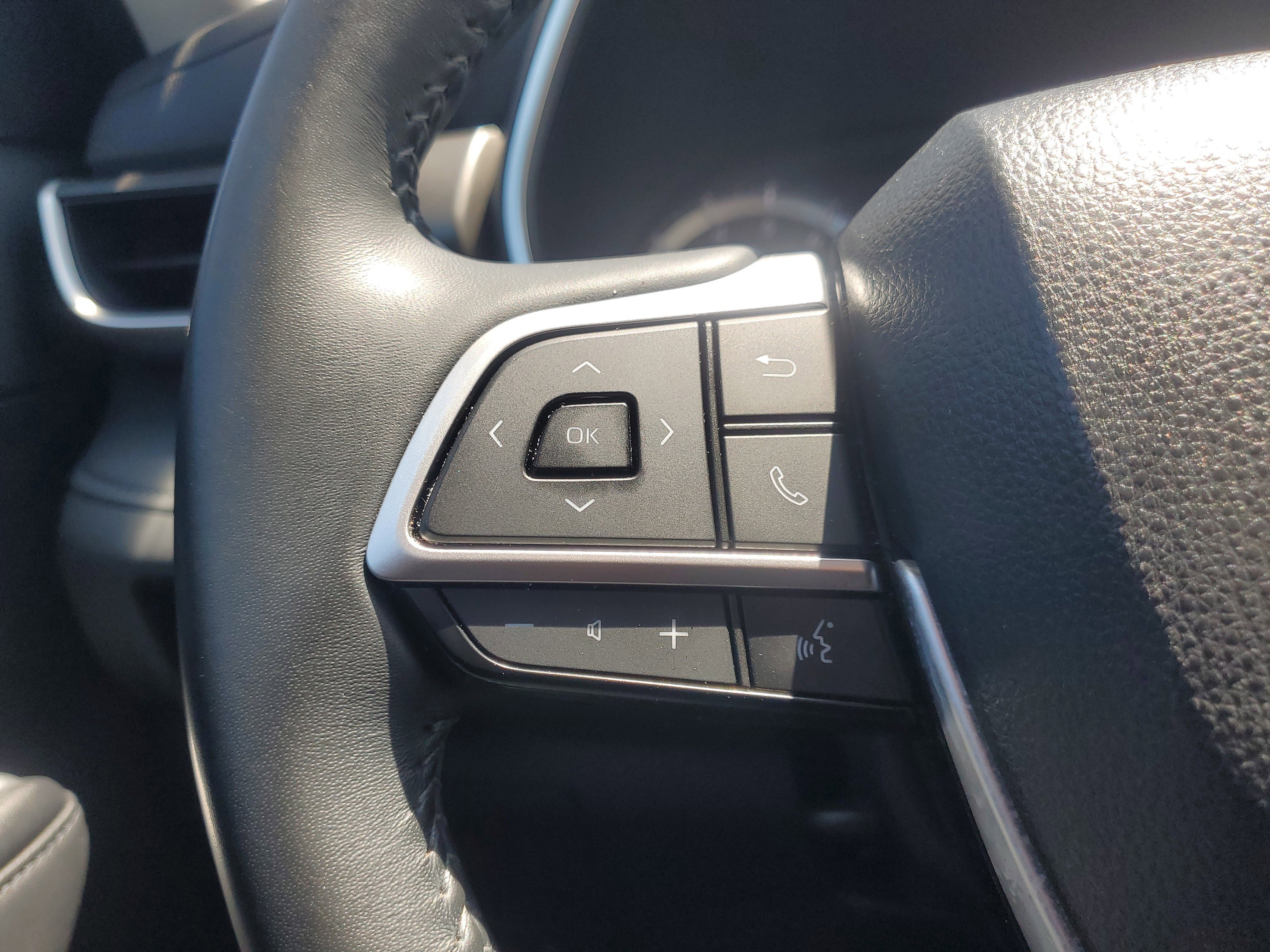 Used 2023 Toyota Highlander XLE FWD image 22