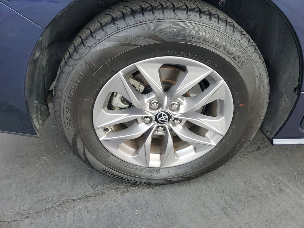 Used 2022 Toyota Sienna XLE image 31