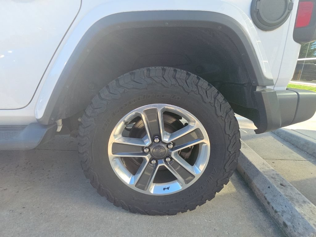 Used 2018 Jeep Wrangler Unlimited Sahara AWD/4WD image 7