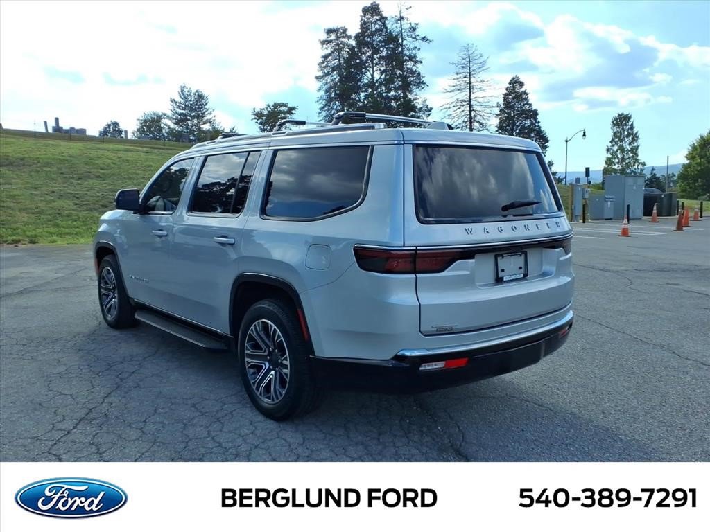 Used 2023 Jeep Wagoneer 4WD w/ Premium Group I image 7