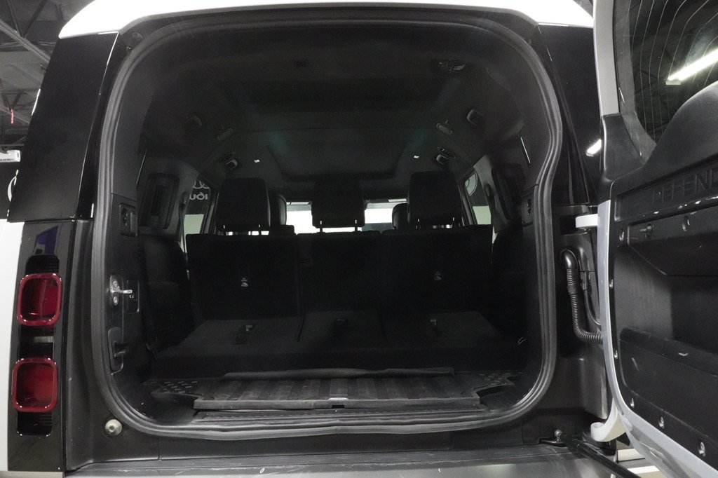 Used 2023 Land Rover Defender 130 X-Dynamic SE AWD/4WD image 31