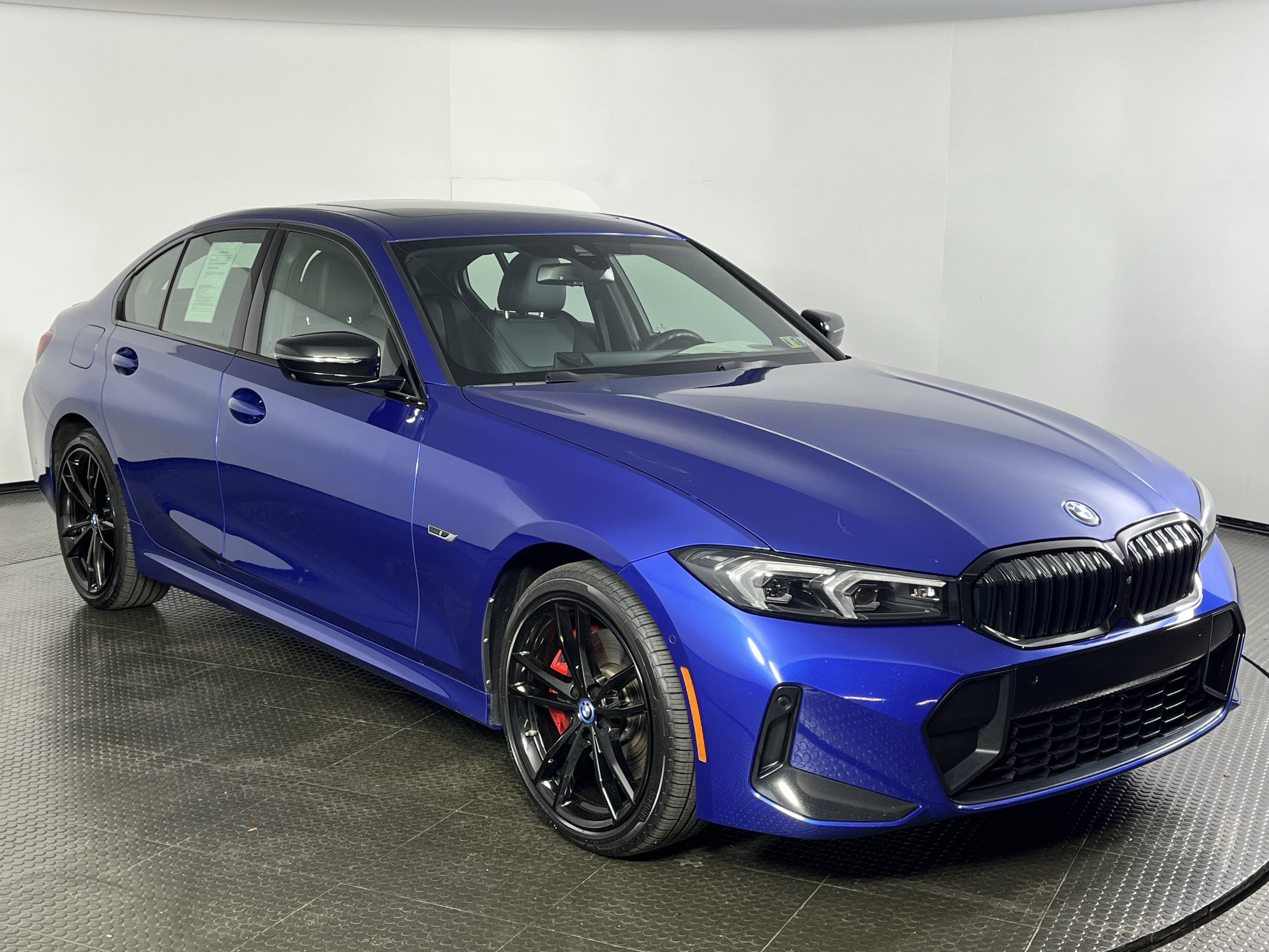 Certified 2023 BMW 330e xDrive image 3