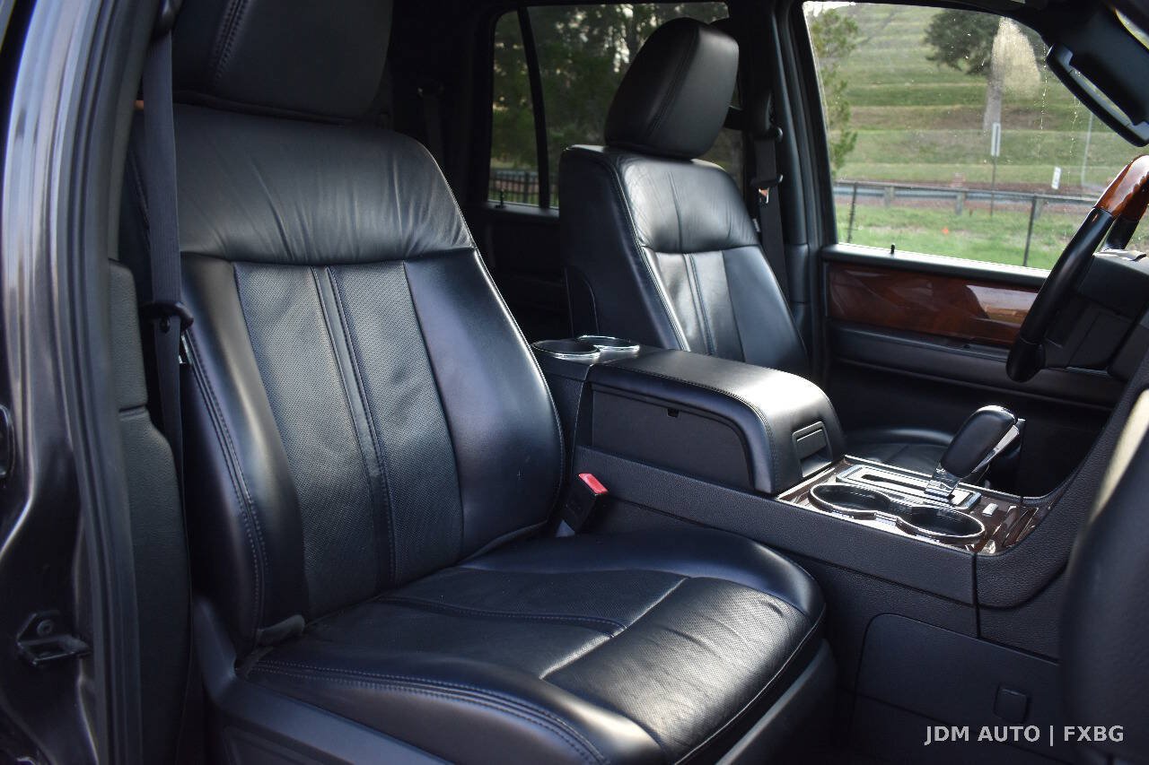 Used 2017 Lincoln Navigator Select AWD/4WD image 13