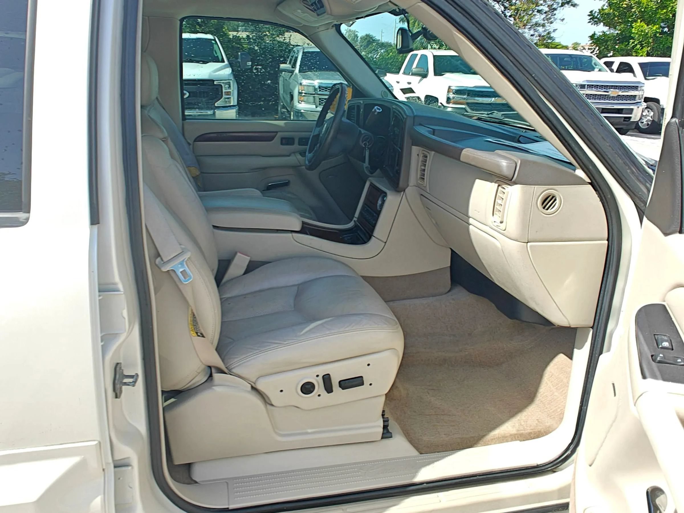 Used 2005 Cadillac Escalade 2WD image 16