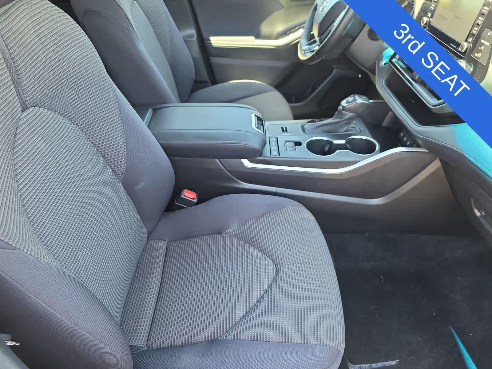 Used 2021 Toyota Highlander LE FWD image 18