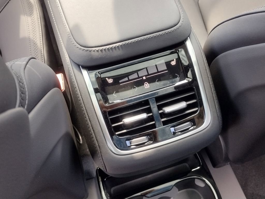 New 2026 Volvo XC90 B6 Plus w/ Protection Package image 27