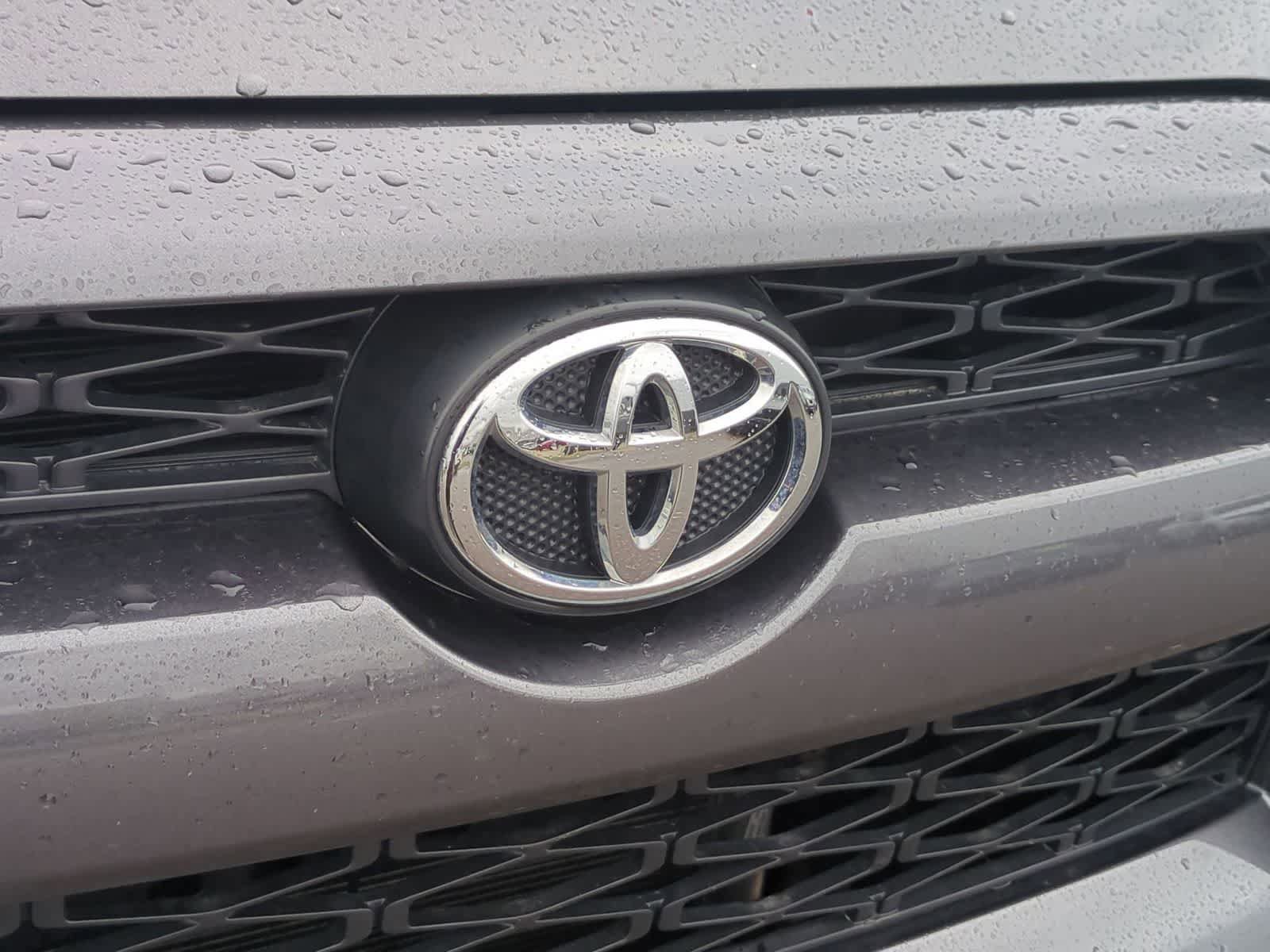 Used 2014 Toyota 4Runner SR5 AWD/4WD image 11