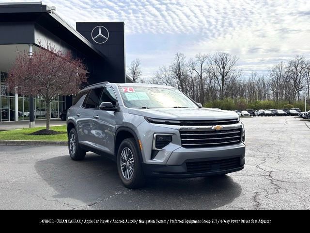 Used 2024 Chevrolet Traverse LT image 1